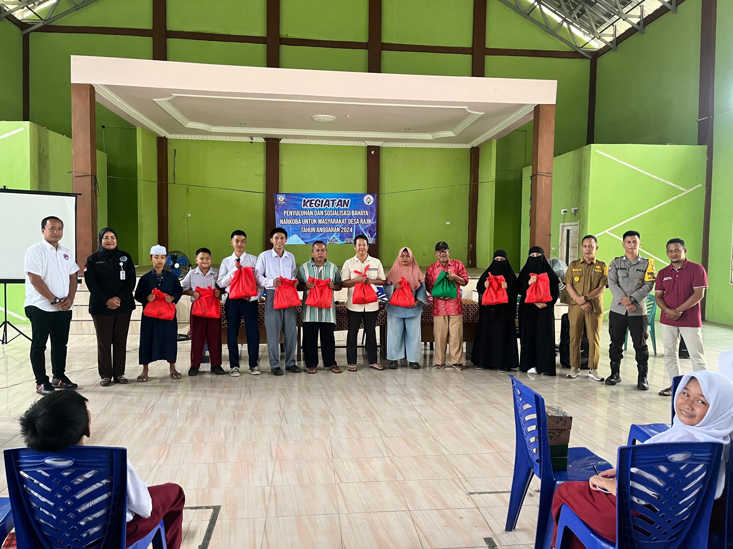  Sat Narkoba Polres Basel Sosialisasikan Bahaya Narkoba di Desa Rajik dan Sebagin